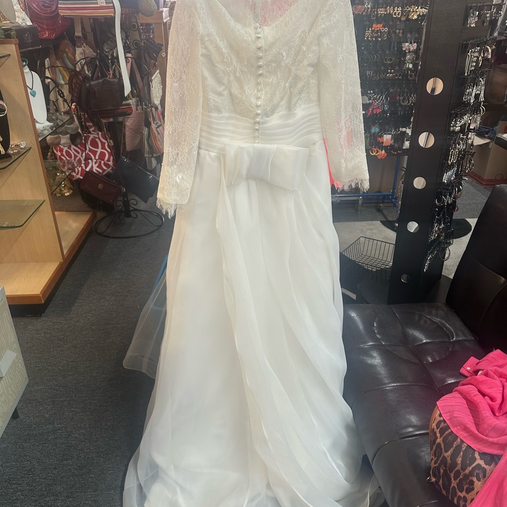 Elegant White Lace Wedding Dress